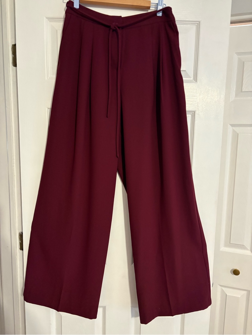 Wide-Leg Trousers in Burgundy